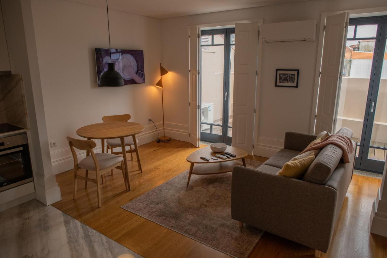 Spacious Studio W/ Balcony & Ac By Lovelystay Porto Ngoại thất bức ảnh